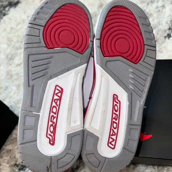 Air Jordan 3 ‘Cardinal Red’ Boys Sneakers - Picture 4 of 10